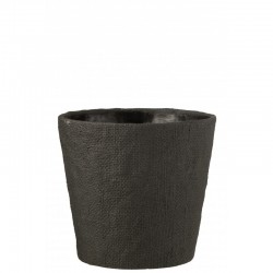 Macetero con diseños de bistró en cemento negro de 26x26x24 cm
