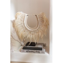 Collier coquillages et plumes blancs avec pied L38*l11*H36cm