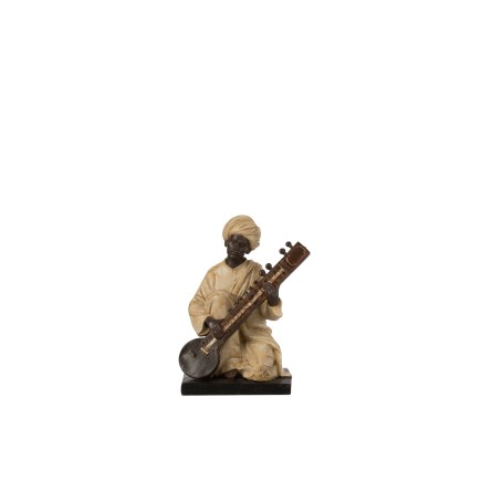 Homme assi avec instrument en résine marron 19x14x24 cm